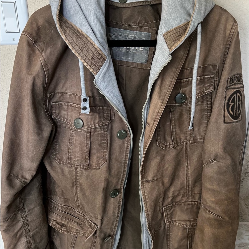 Braves Jacket - Picture 2 of 13